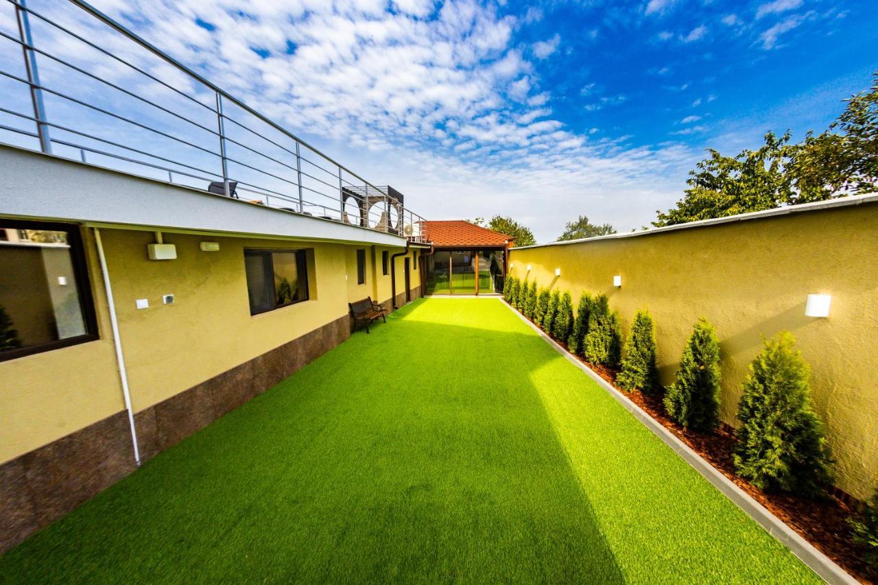 Forest Oasis Guest House Free Parking ساباريفا بانيا المظهر الخارجي الصورة