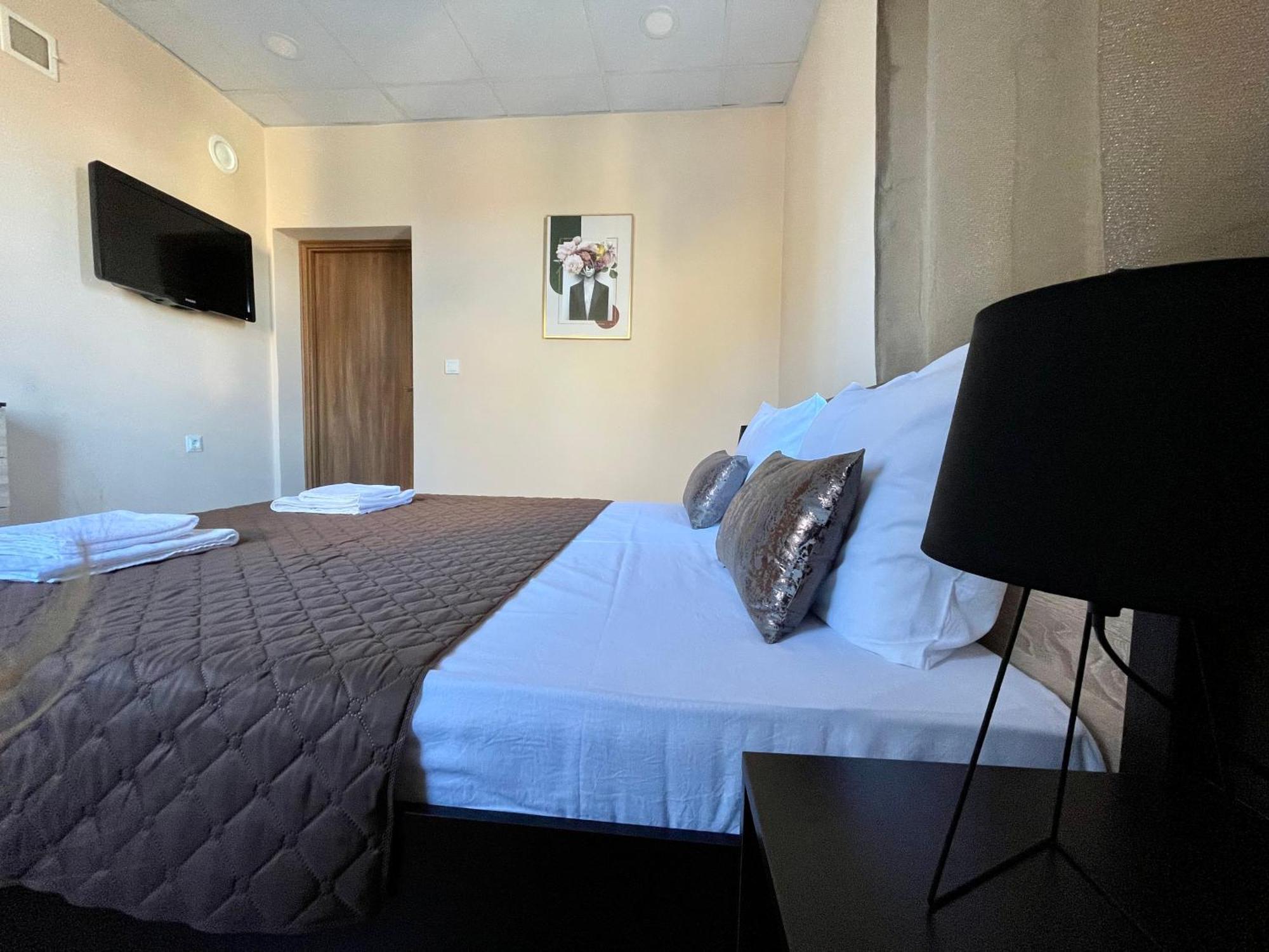 Forest Oasis Guest House Free Parking ساباريفا بانيا المظهر الخارجي الصورة
